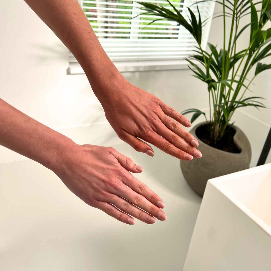 No More Milky White Natural Tanning Spray + GRATIS Glove